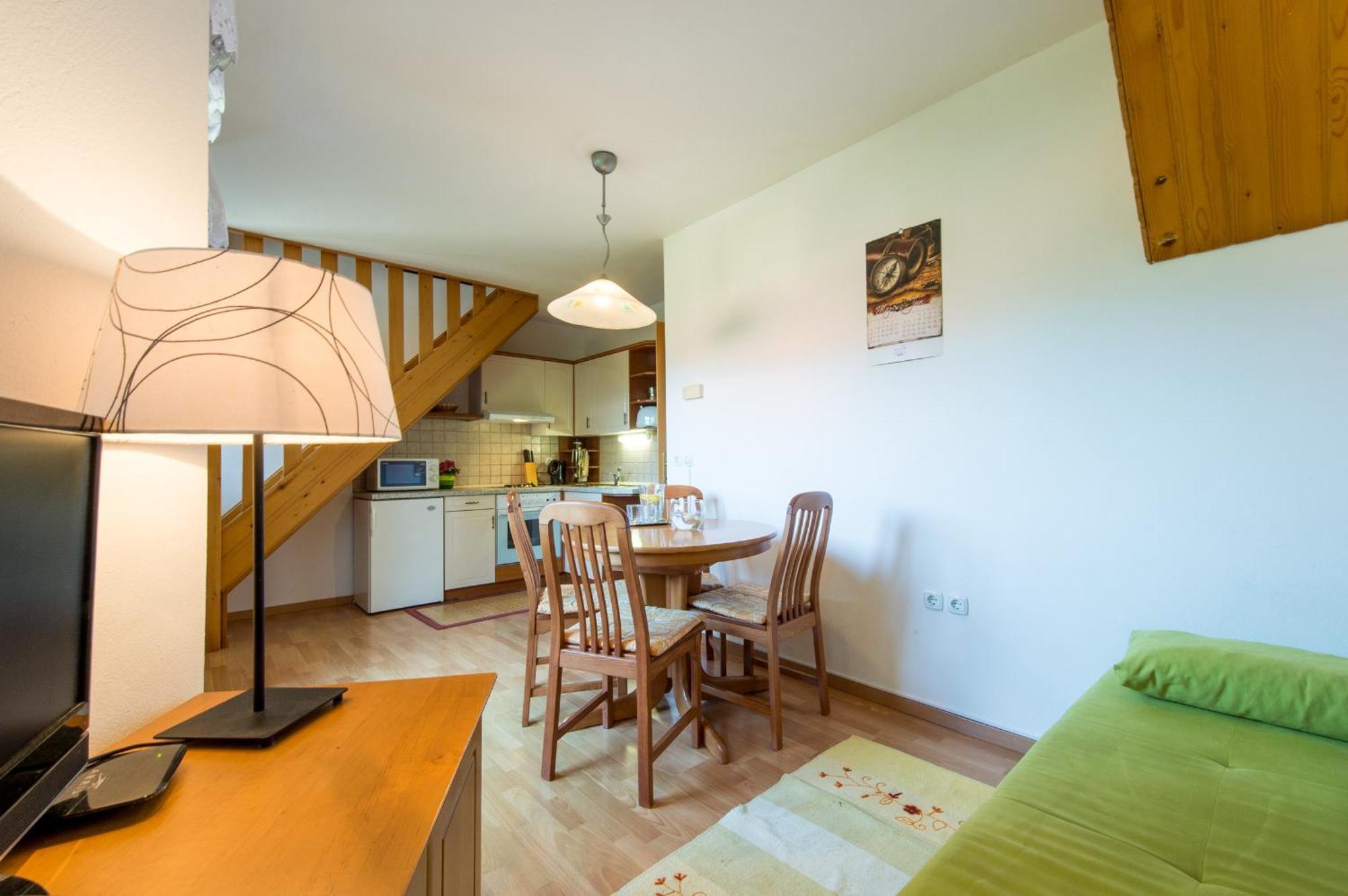 Apartments Jaka ドレーニスケ・トプリーツェ 部屋 写真