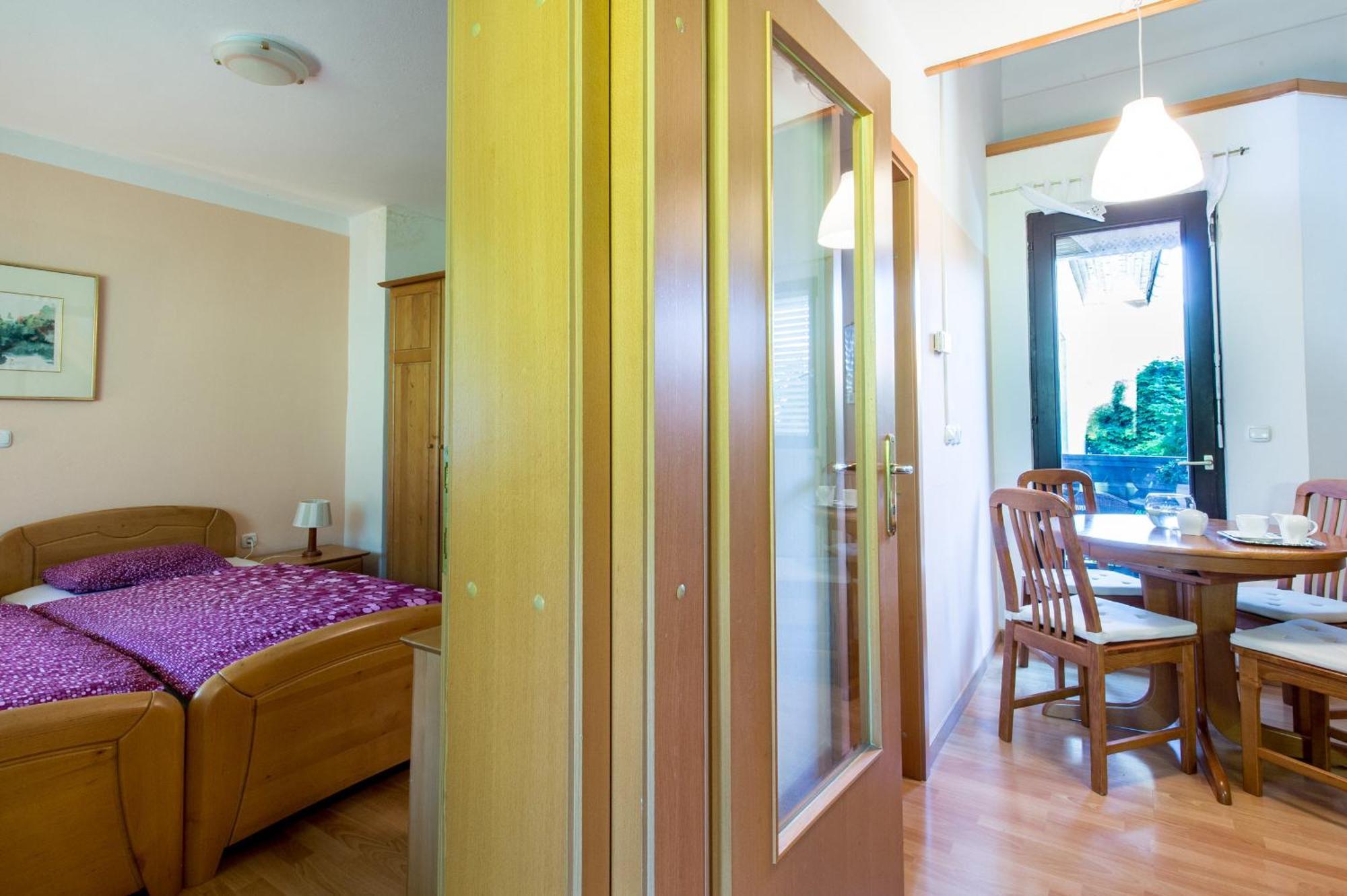 Apartments Jaka ドレーニスケ・トプリーツェ 部屋 写真