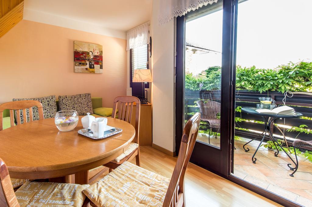 Apartments Jaka ドレーニスケ・トプリーツェ エクステリア 写真